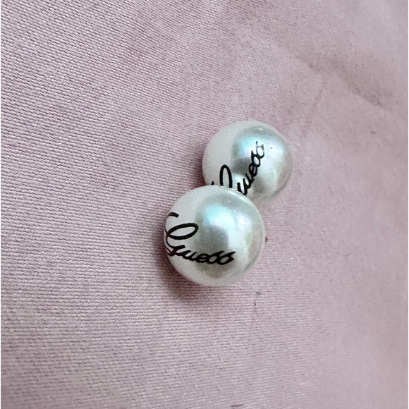 Vintage Guess Pearl earings - Picture 3 of 7